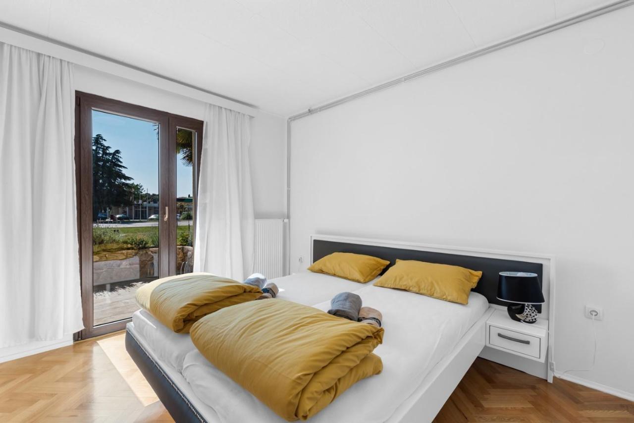 App Sandro With Common Pool Porec Esterno foto