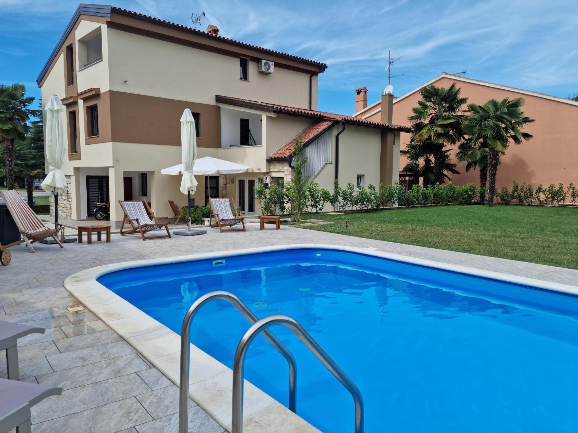 App Sandro With Common Pool Porec Esterno foto